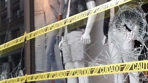 La flamante 5ta Av ahora es una zona de guerra