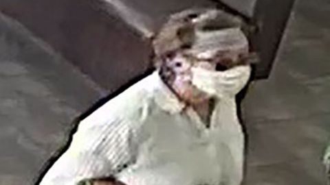 La sospechosa de toser en la cara del niño.