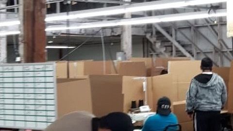 Un proyecto de ley en California busca que les den el salario mínimo.  (Cortesía The Garment Worker Center)