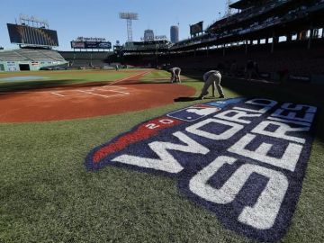 Fenway Park ya espera a Dodgers y Red Sox para la Serie Mundial. (Foto: EFE/ John G. Mabanglo)