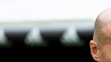 Zinedine Zidane asegura que el primer compromiso del Real Madrid será ganar La Liga
