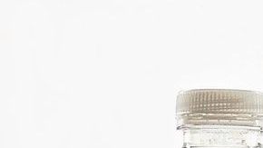 Botella agua-Suzy Hazelwood en Pexels