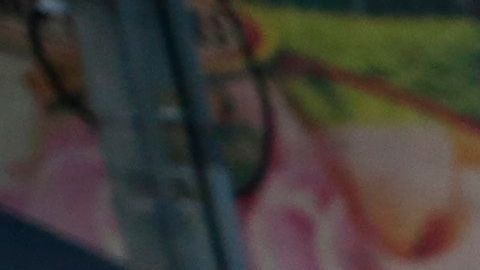 CLO0010. CALI (COLOMBIA), 02/06/2020.Un hombre tira huesos en una carreta este martes en una plaza de mercado en Cali (Colombia). Las autoridades de la ciudad decretaron el cierre de la plaza de mercado Santa Elena por nueve días, debido a que en este lugar se han detectado más de 70 contagiados por COVID-19, y han fallecido 5 personas. EFE/ Ernesto Guzmán Jr