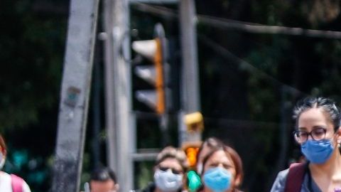 Aumenta la movilidad a pesar de seguir el alto riesgo de contagios.