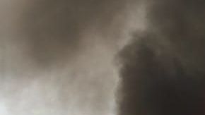 Manifestantes quemaron patrullas en Guadalajara.