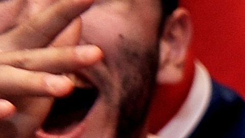 Dinero felicidad servicios compras experiencias salario trabajo ingreso