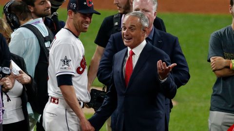 Rob Manfred cambió el sentido de su discurso y ahora asegura que la temporada de béisbol está en riesgo.