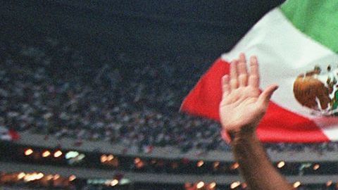 Hugo Sánchez en un partido con la Selección Mexicana.