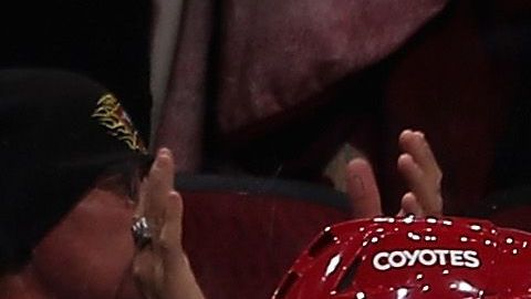 Los Coyotes de Arizona son el primer equipo en la historia de la NHL con un propietario y presidente de origen latino.