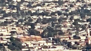 El comlejo gigante y el estadio en obras por delante del Forum. /Foto: Daniel SLIM/AFP/Getty Images