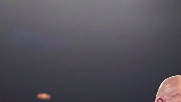 Tyson Fury golpeando a Deontay Wilder.