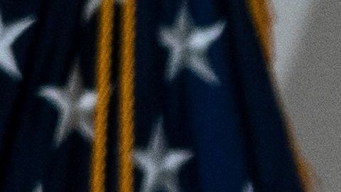 El senador Mitch McConnell es cuestionado por priorizar el nombramiento de jueces federales.