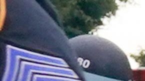 Agentes de NYPD arrestan a una manifestante en Brooklyn el 30 de de mayo de 2020.