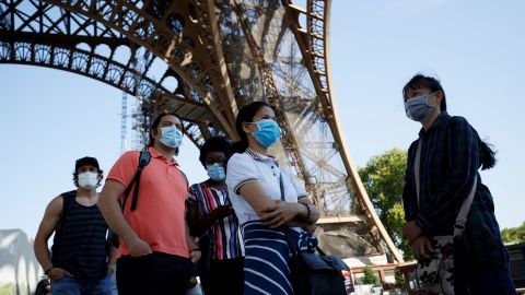 Torre Eiffel París Francia turismo visitantes coronavirus reapertura economía Patrick Branco Ruivo