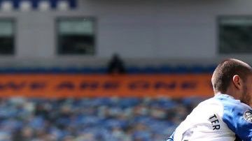 El momento de la aparatosa lesión de Bernd Leno.