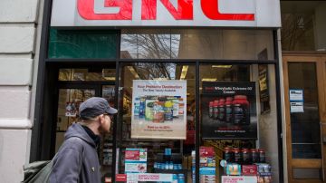 GNC suplementos vitaminas venta quiebra Pittsburgh bancarrota coronavirus negocios ventas en línea