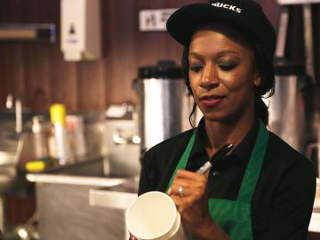 Black Lives Matter Starbucks ropa boicot café empleados racismo negocio camisetas protestas George Floyd