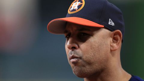 Alex Cora está castigado por el resto del año por parte de las Ligas Mayores.