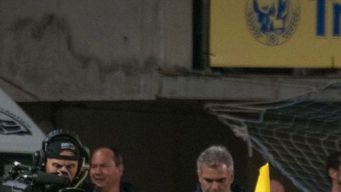 UD Las Palmas celebrando un gol en un partido contra el FC Barcelona.