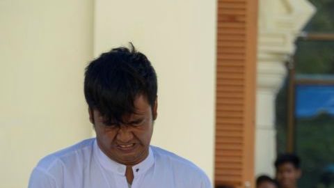 Pese a la pandemia, la pareja recibió los azotes.