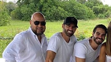 Héctos Sandarti junto a sus ex compañeros de 'Un Nuevo Día'