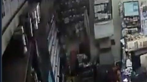 VIDEO: Sicarios matan a hombre con 11 balazos dentro de minisúper