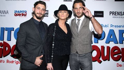 Sebastián y Emiliano Zurita junto a Christian Bach