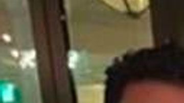 El alcalde de Miami, Francis Suárez, disfrutando de una fiesta ilegal en el restaurante "Swan" de Miami sin mascarilla y sin respetar la distancia social.