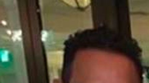 El alcalde de Miami, Francis Suárez, disfrutando de una fiesta ilegal en el restaurante "Swan" de Miami sin mascarilla y sin respetar la distancia social.