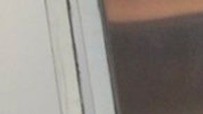 Los equipos de emergencia recibieron una llamada a primera hora de la mañana del sábado de conductores que pensaban que era suicidio. Al final resultó ser un maniquí que alguien colgó de un puente.