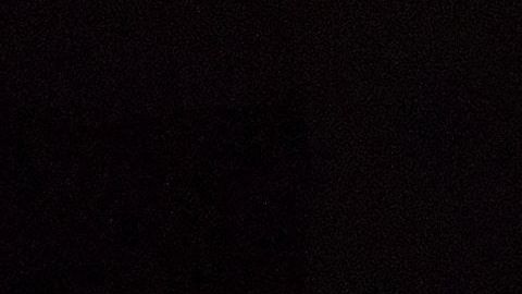 Yarraka Bayles tiene que vigilar los intentos de suicidio de su hijo.