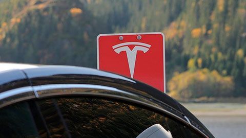 El Tesla Semi es tan grande que requiere de baterías igualmente grandes, por lo que el megacargador es ideal para abastecerlas de energía.