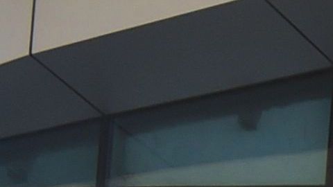 futbolista atrapado aeropuesto mumbay