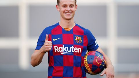 Barcelona presentó su segunda equipación y así reaccionó De Jong.