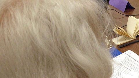 Muchos adultos mayores siguen trabajando pasados los 66 años.