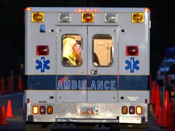 Imagen ilustrativa de una ambulancia trasladando a un paciente.