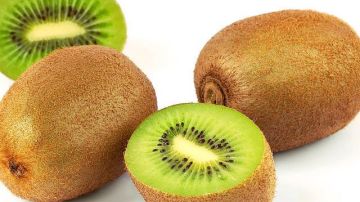 El kiwi es una fuente natural de vitamina C que te ayuda a disminuir el estrés.
