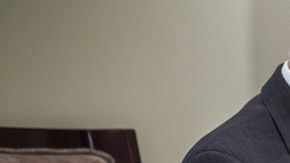 Ben Bernanke, presidente de la Reserva Federal y su próxima sucesora Janet Yellen asisten a la reunión del consejo para discutir la versión final de la conocida como "Norma Volcker".