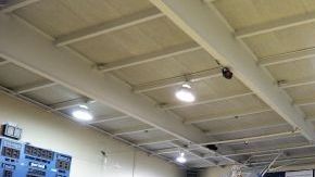 Niños triquis durante la práctica de baloncesto en la preparatoria Saint Bernard de Los Ángeles.