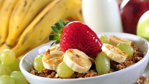 Las frutas  ayudan a controlar los síntomas del síndrome.