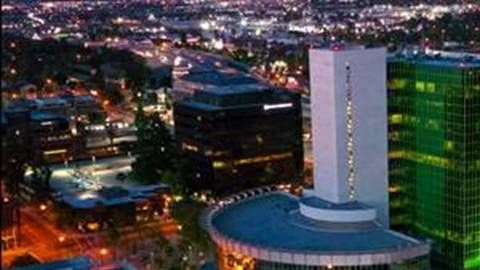 El Centro Administrativo y el Centro de Desarrollo de Empleo del condado de Riverside se iluminarán de verde.