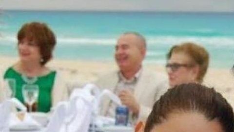 Juez Uriel Villegas Ortiz y su esposa.