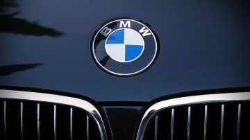 La última actualización de logo de BMW fue en el año 1997