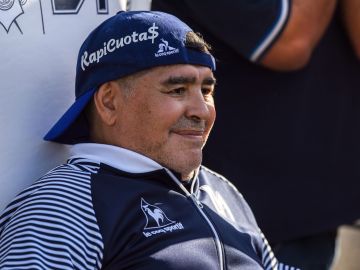 Maradona dirige al equipo Gimnasia Esgrima La Plata.