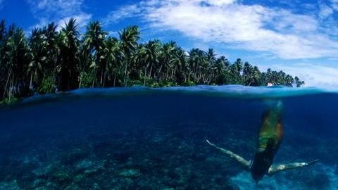 Aguas cristalinas en Majuro, Islas Marshall.