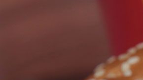 Será un paquete de seis velas, cada una con olor a uno de los ingredientes que componen a una hamburguesa.