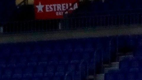 El Camp Nou vacío, no coreó el gol de Messi.