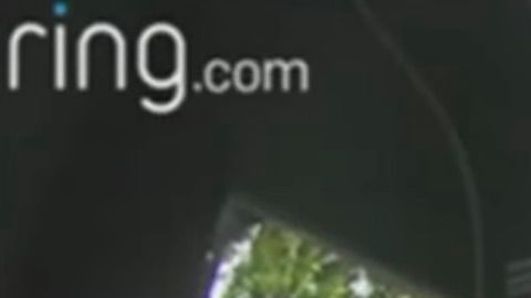 El momento quedó captado por las cámaras de vigilancia.