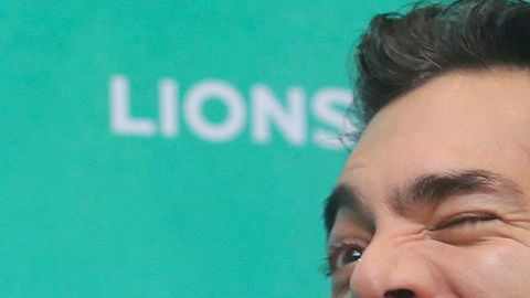 El comediante Omar Chaparro juega con sus seguidores