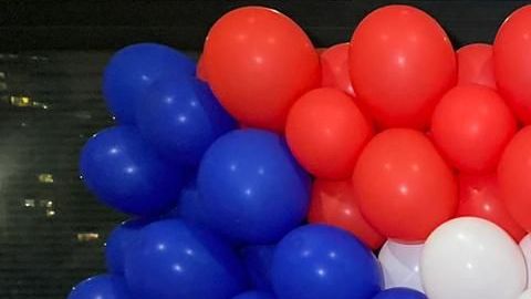 Julián Gil junto al alcalde de la ciudad de Miami, Francis Suárez, tras conocer la decisión de la Comisión de la ciudad.